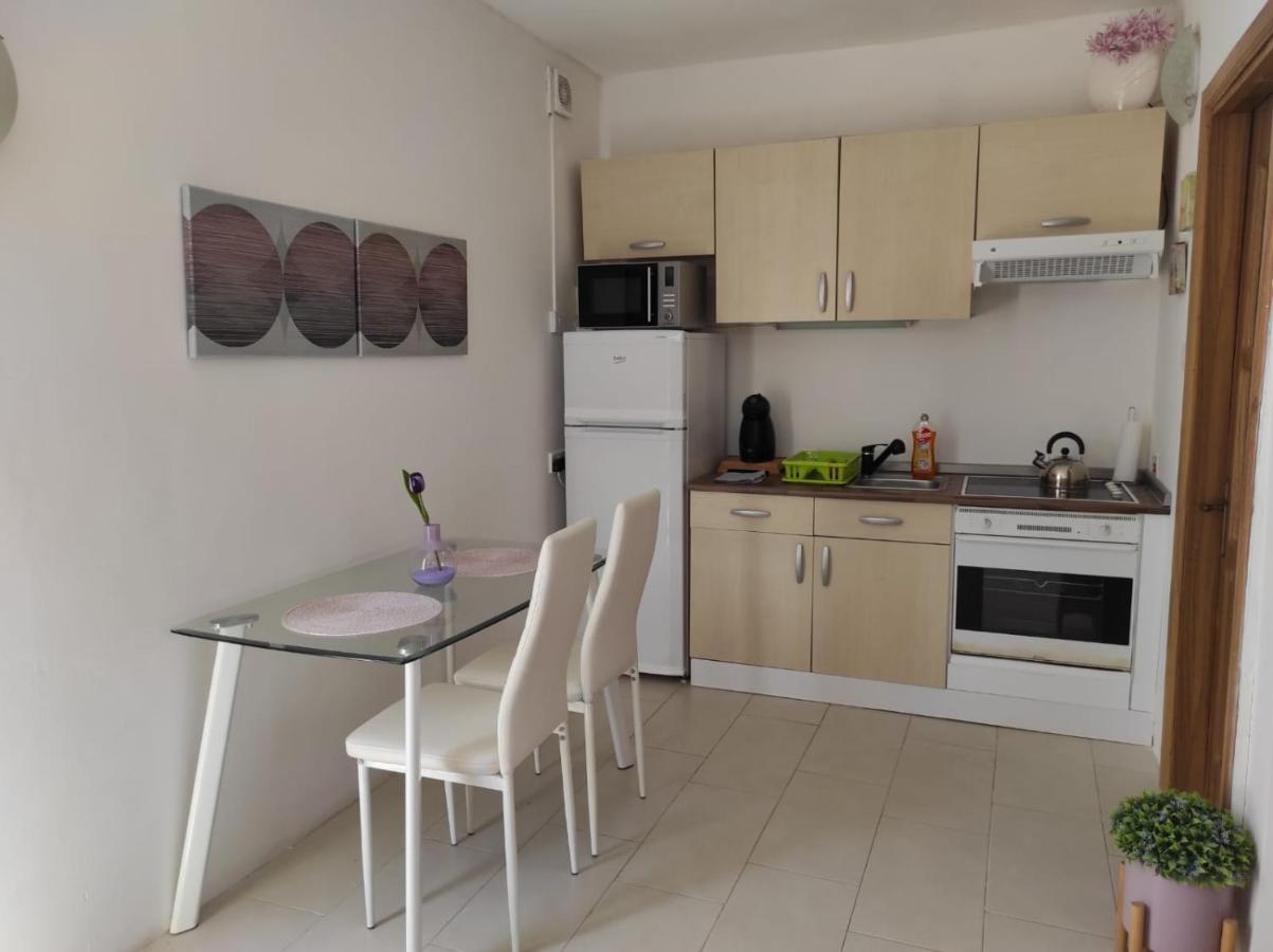 Studio Apartment With Private Terrace, Jacuzzi & Views Mosta Extérieur photo