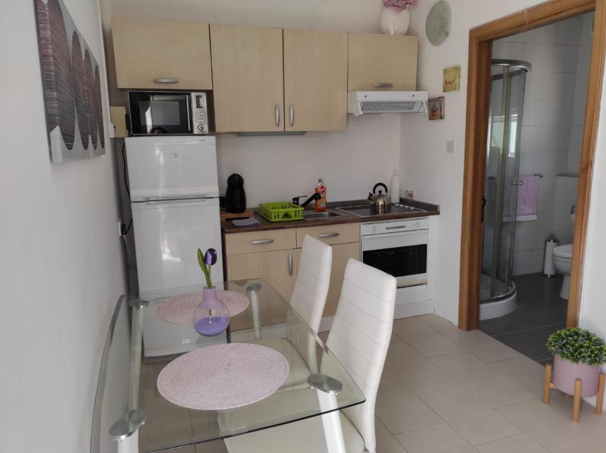 Studio Apartment With Private Terrace, Jacuzzi & Views Mosta Extérieur photo