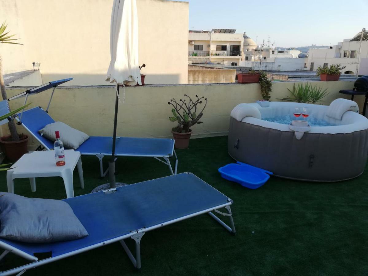 Studio Apartment With Private Terrace, Jacuzzi & Views Mosta Extérieur photo