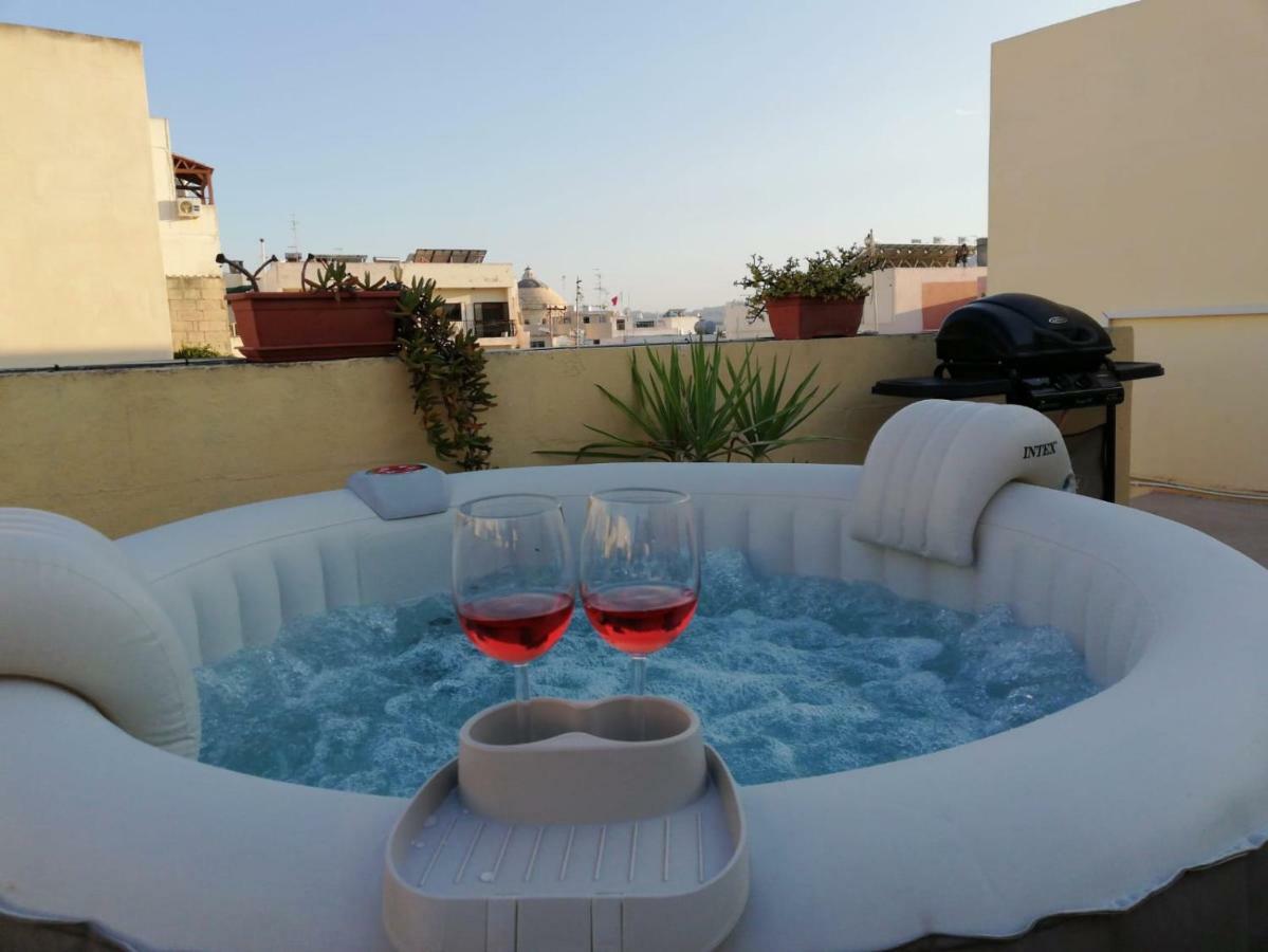 Studio Apartment With Private Terrace, Jacuzzi & Views Mosta Extérieur photo