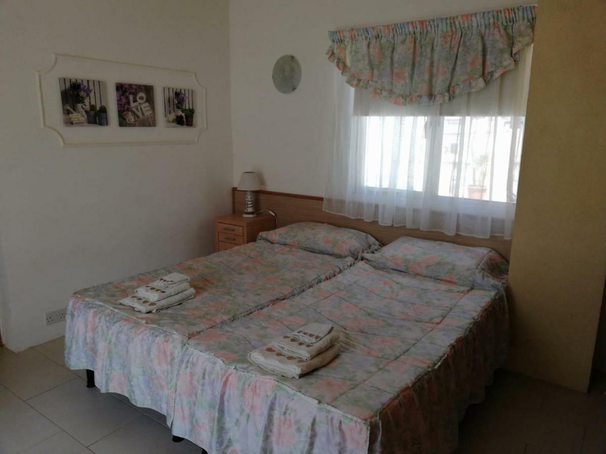 Studio Apartment With Private Terrace, Jacuzzi & Views Mosta Extérieur photo
