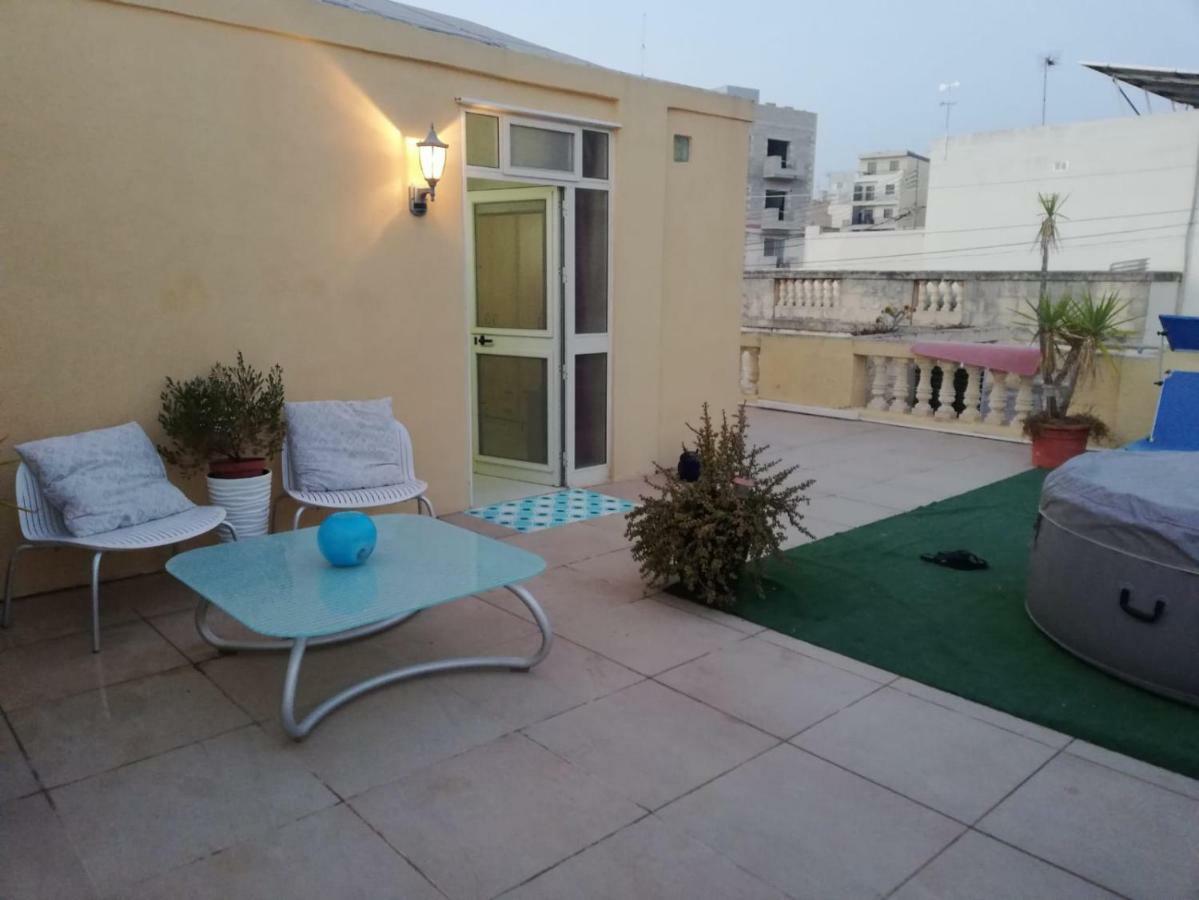 Studio Apartment With Private Terrace, Jacuzzi & Views Mosta Extérieur photo
